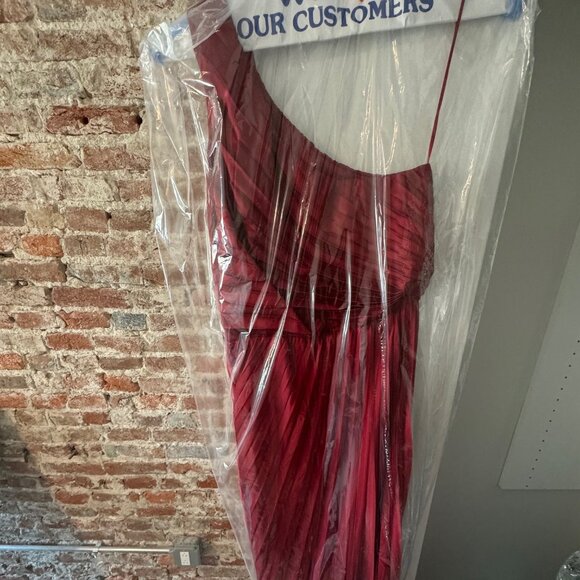 Red A&F Giselle Pleated One-Shoulder Maxi Dress - M Tall - Picture 4 of 5
